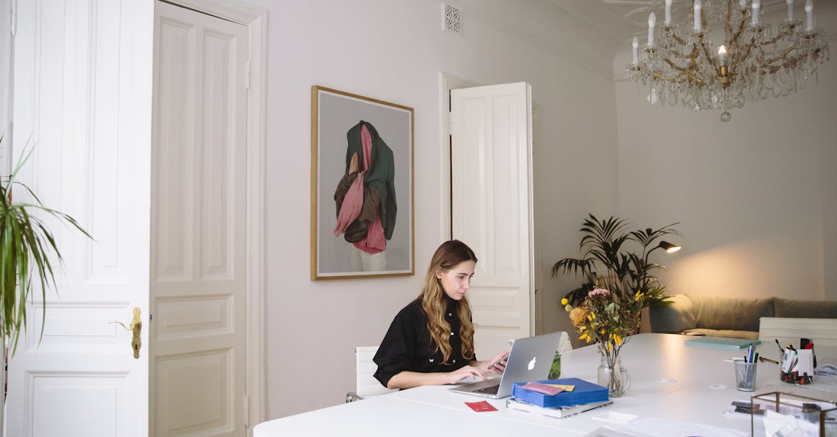 How virtual assistant SaaS can enhance marketing efforts